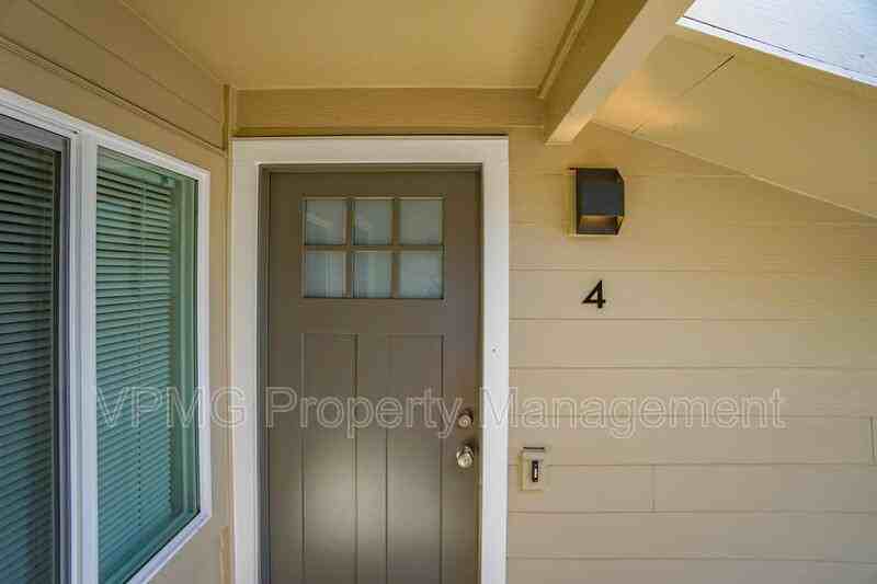 605 Se 121st Ave #4 - Photo 4 of 33