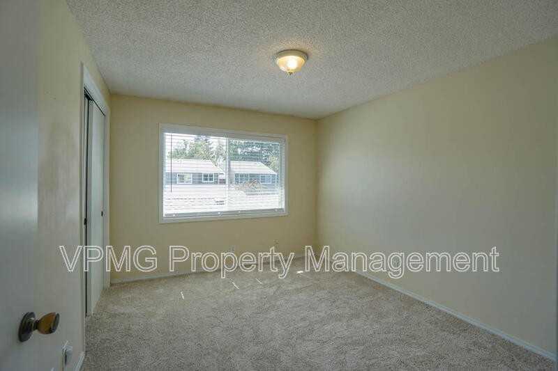 605 Se 121st Ave #4 - Photo 6 of 33