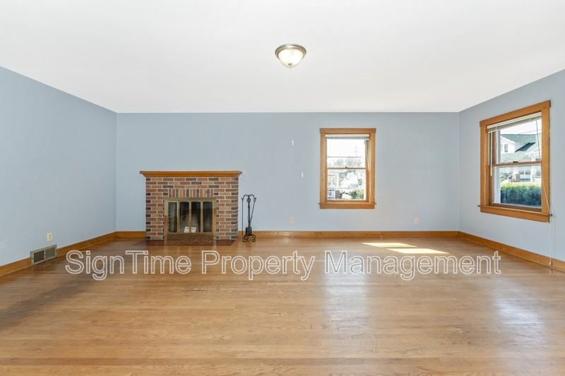 826 Summit Ave - Photo 4 of 46