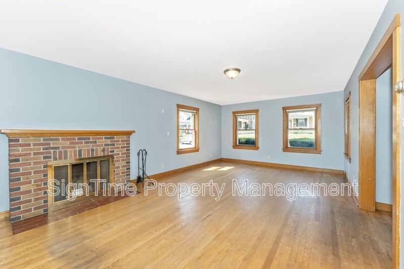 826 Summit Ave - Photo 5 of 46