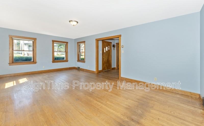 826 Summit Ave - Photo 6 of 46