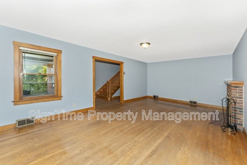 826 Summit Ave - Photo 7 of 46