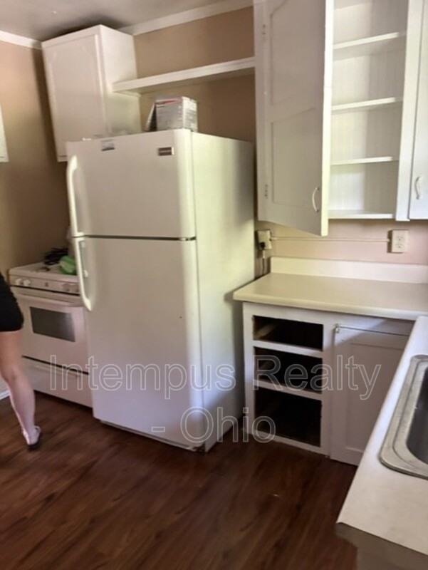 325 Hayes Ave - Photo 2 of 7