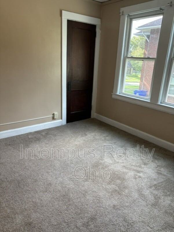 325 Hayes Ave - Photo 6 of 7