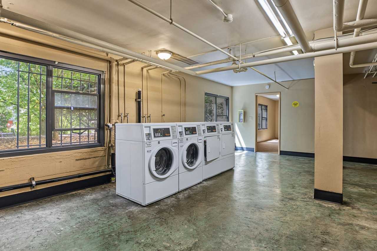 Bay Ridge Court - Photo 3 of 29