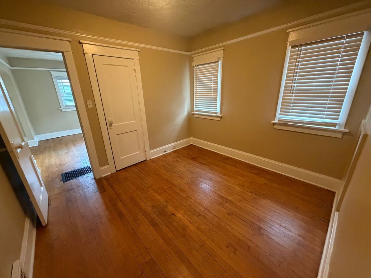 2945 N 36th St - Photo 5 of 11