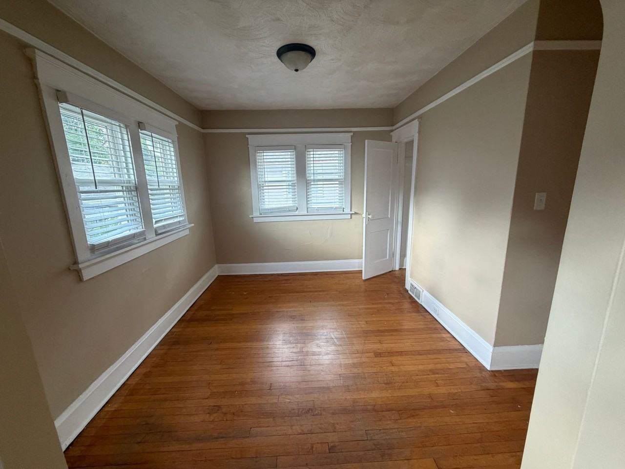 2945 N 36th St - Photo 6 of 11