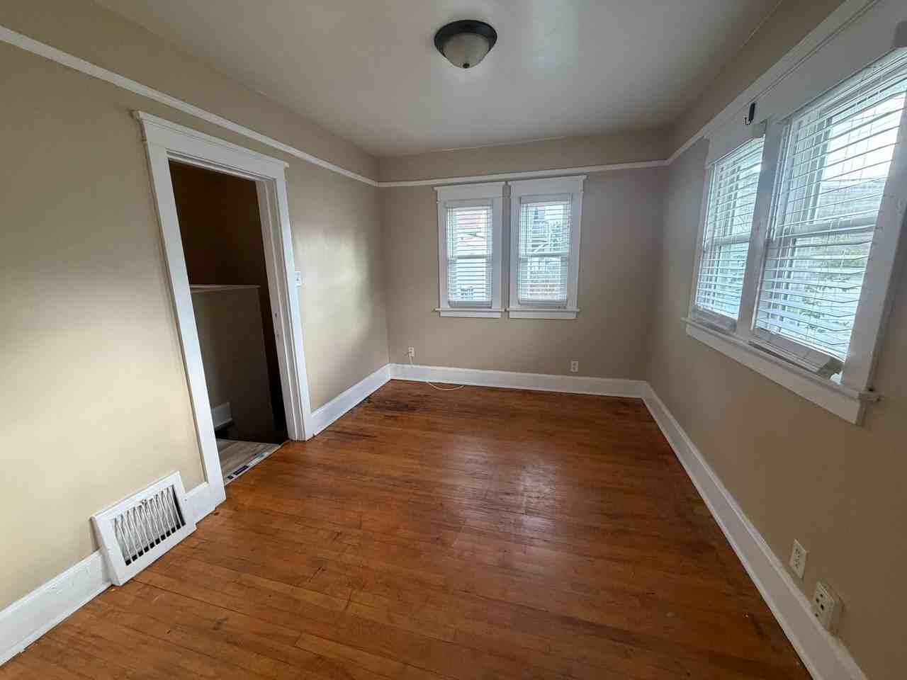 2945 N 36th St - Photo 7 of 11