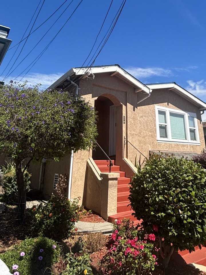 5352 Walnut St - Photo 2 of 24