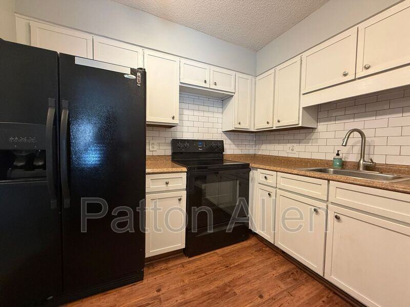 1304 Abbey Cir - Photo 6 of 26