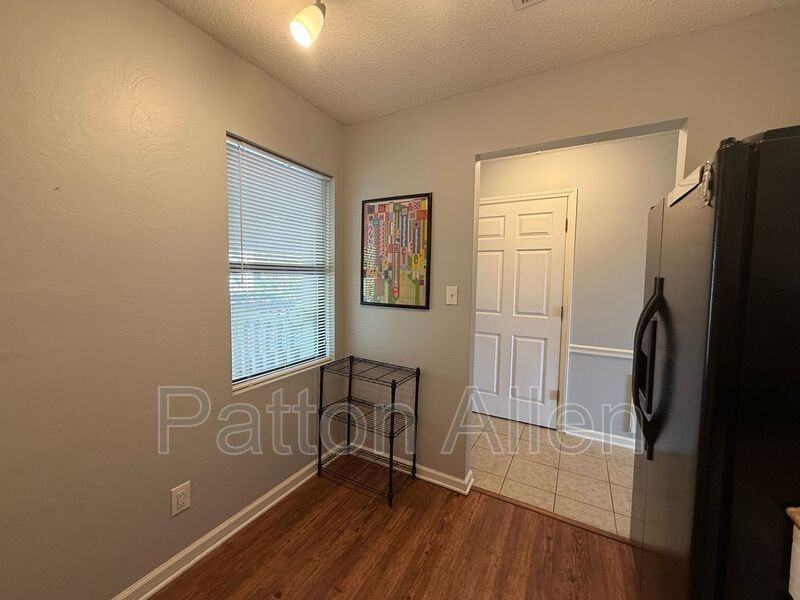 1304 Abbey Cir - Photo 7 of 26