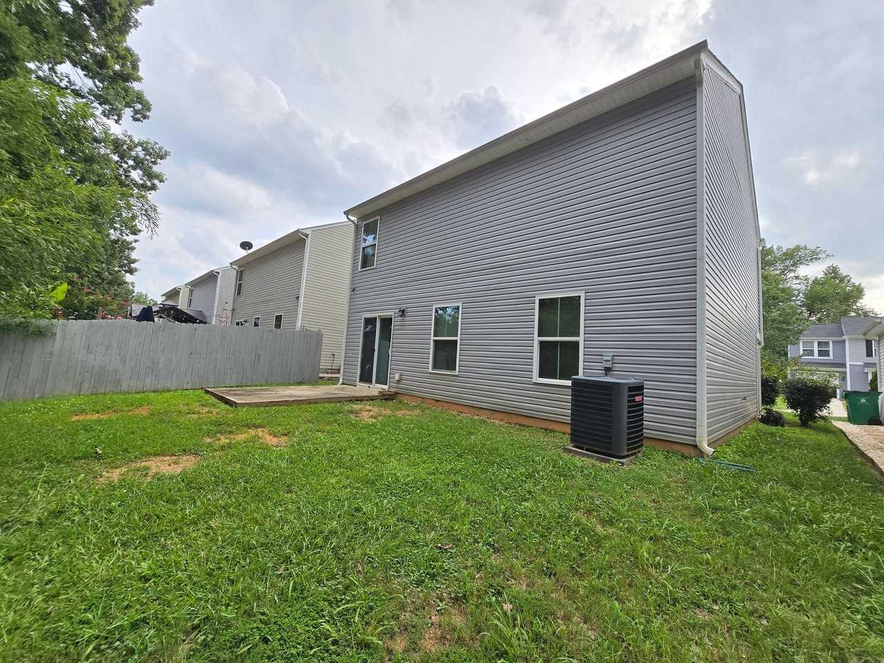 1816 Hooper Ct - Photo 2 of 19
