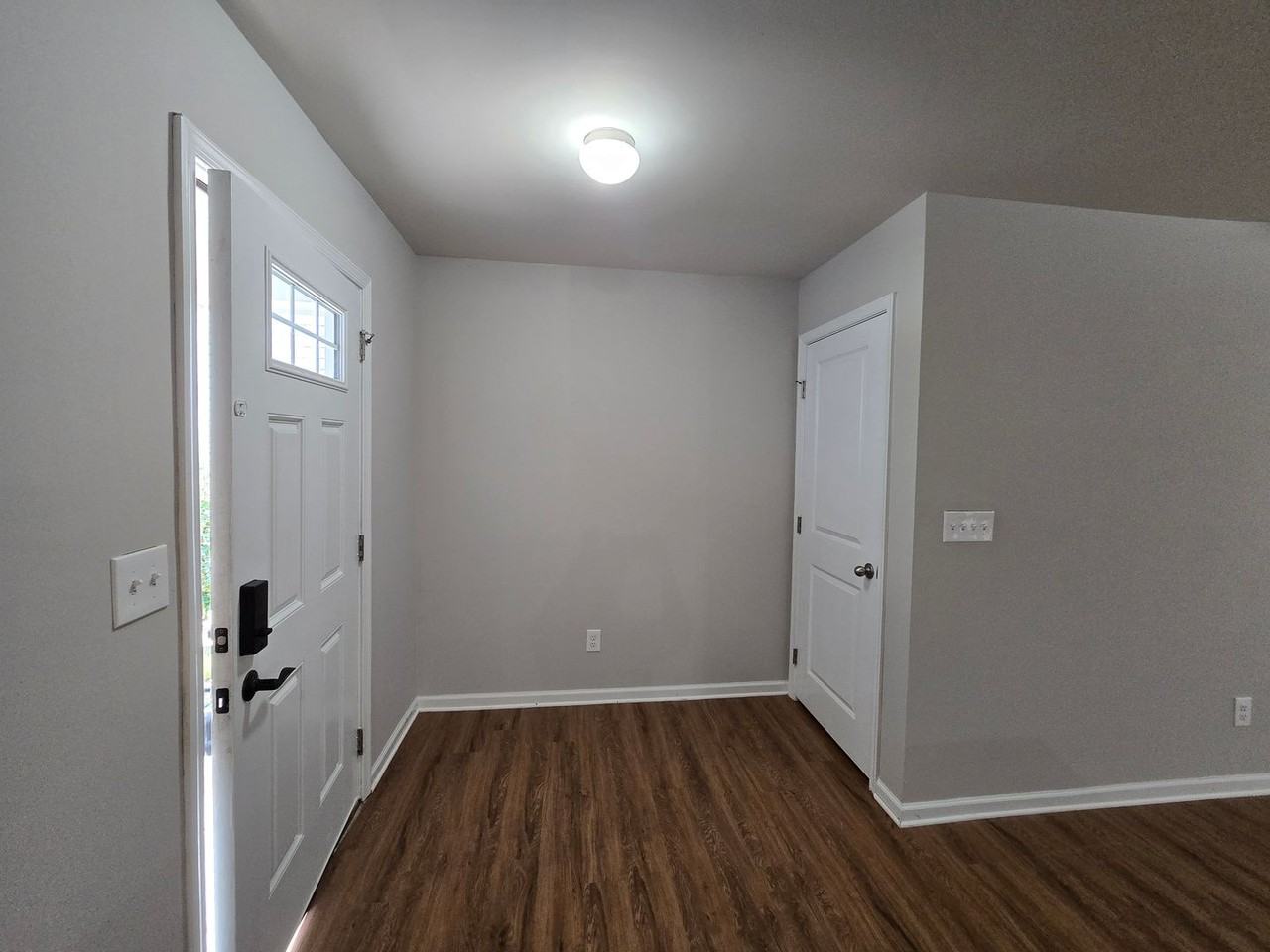 1816 Hooper Ct - Photo 3 of 19