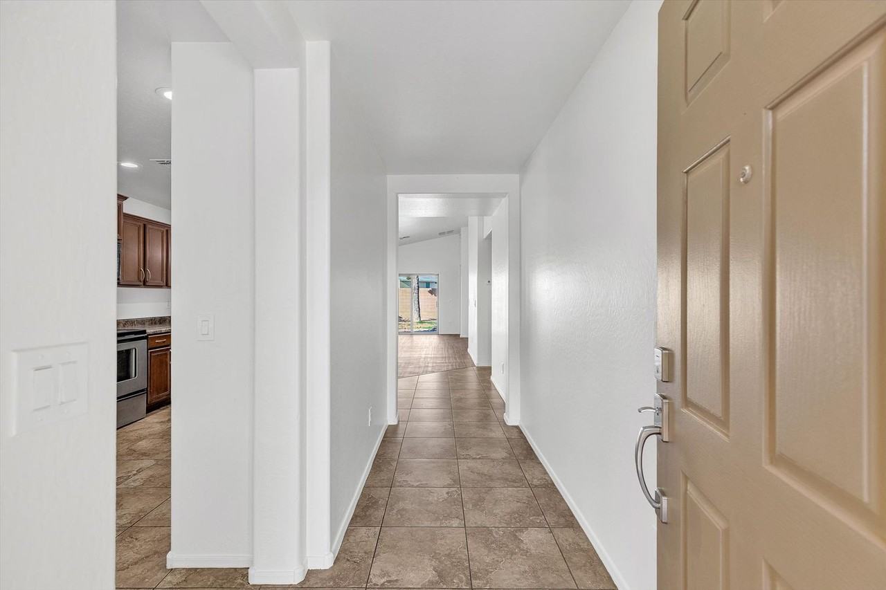 1754 W Desert Canyon Dr - Photo 5 of 28