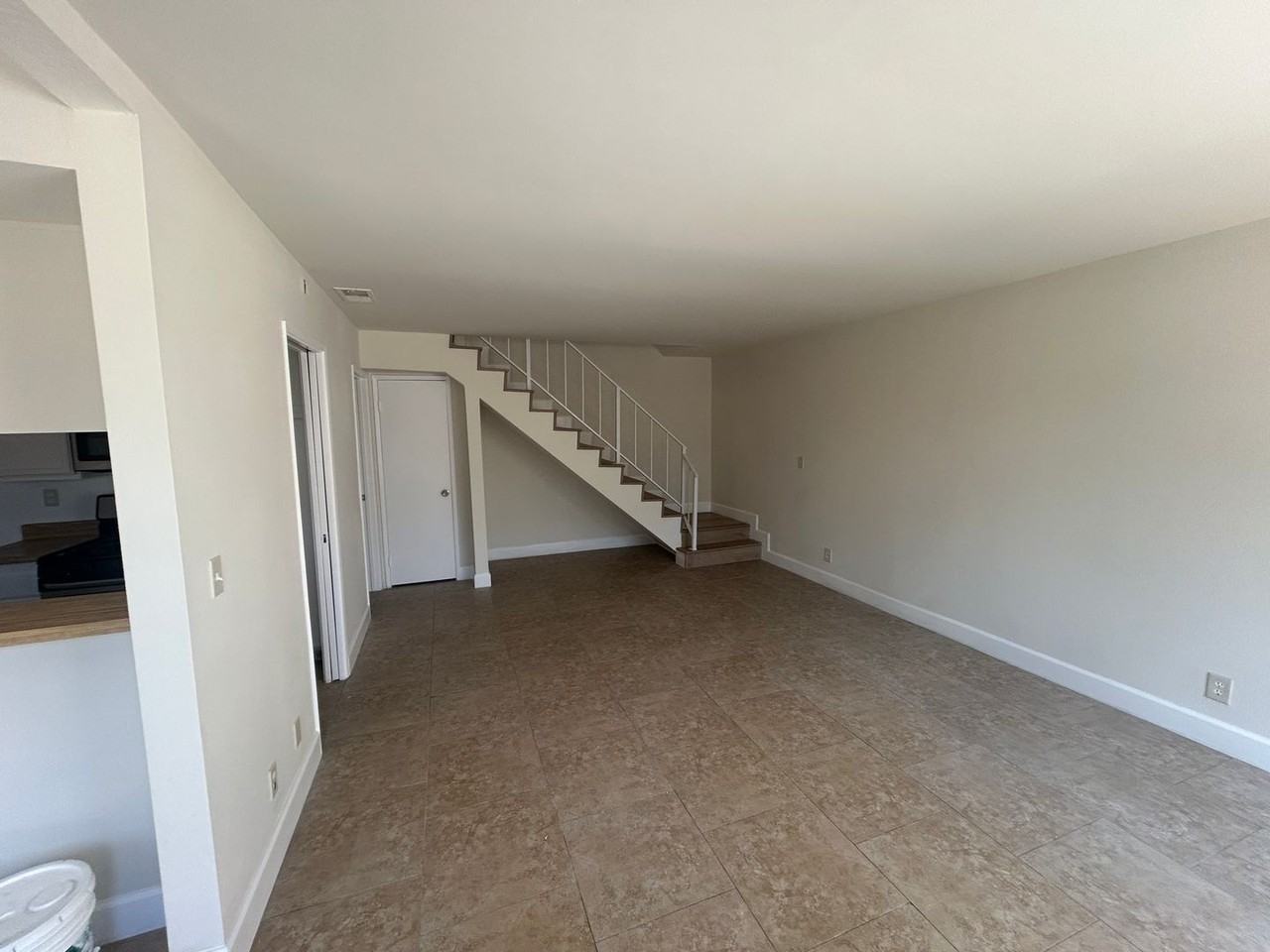 153 S Wilmington Ave #I - Photo 3 of 12