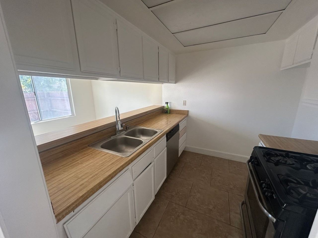153 S Wilmington Ave #I - Photo 4 of 12