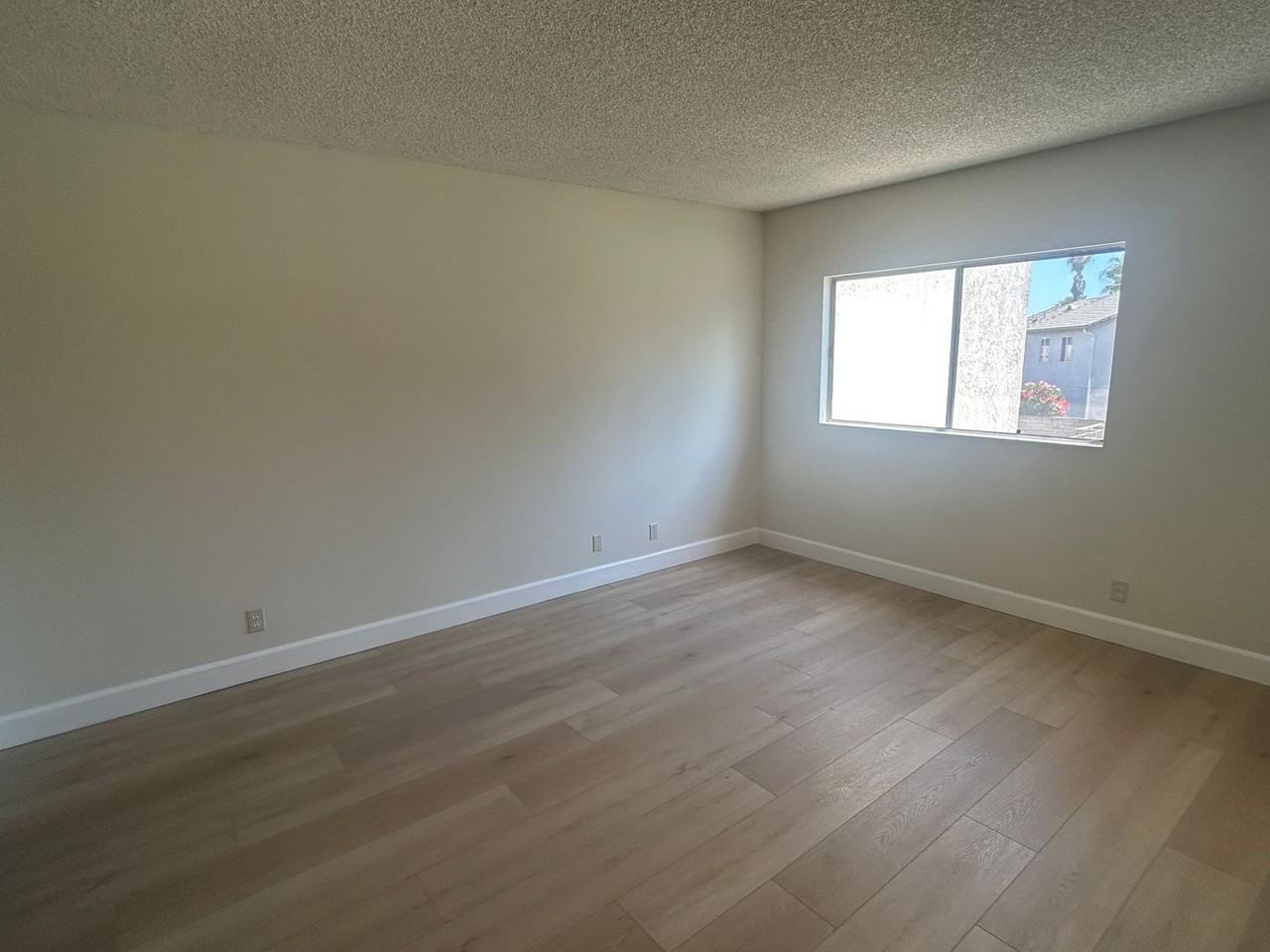 153 S Wilmington Ave #I - Photo 6 of 12