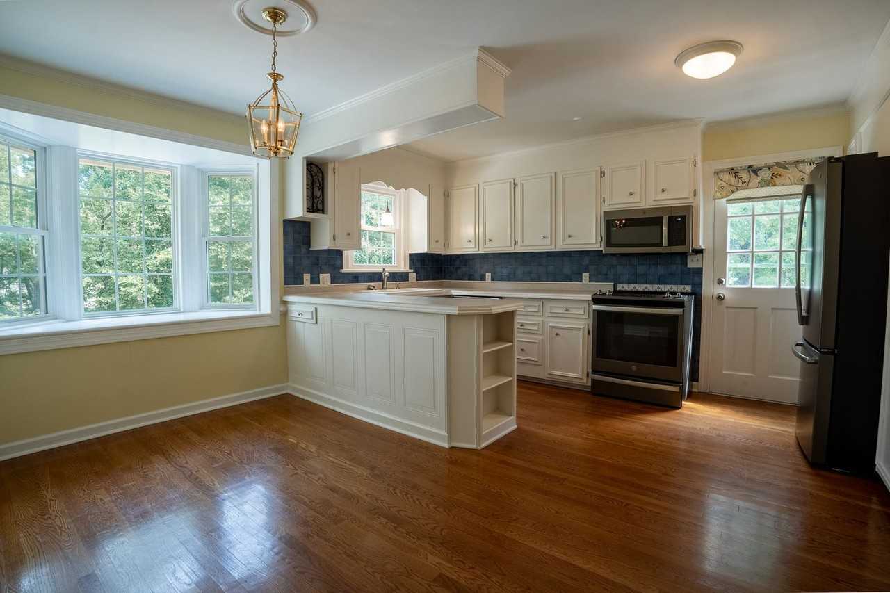 4716 Heritage Dr - Photo 3 of 20