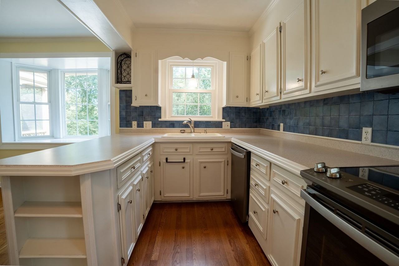 4716 Heritage Dr - Photo 4 of 20