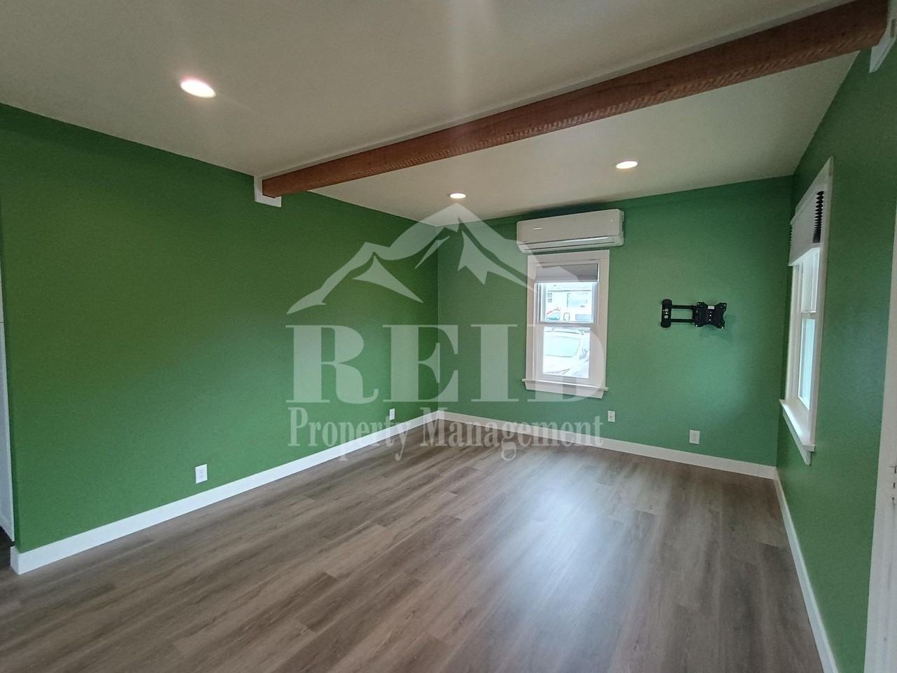 2931 Perry Ave - Photo 4 of 20