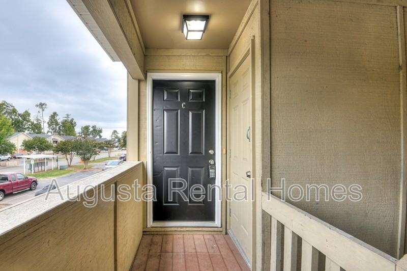 4008 - Photo 2 of 28