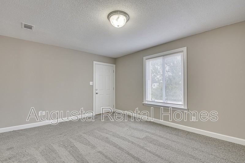4008 - Photo 3 of 28
