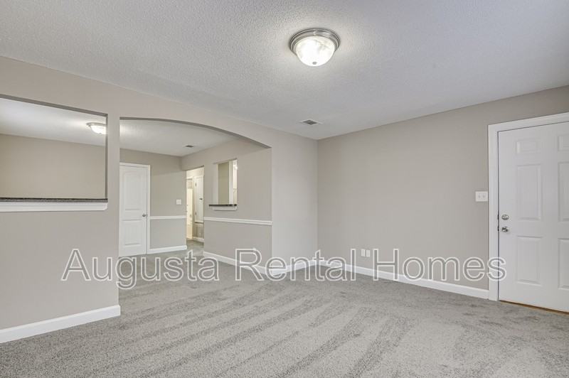 4008 - Photo 4 of 28
