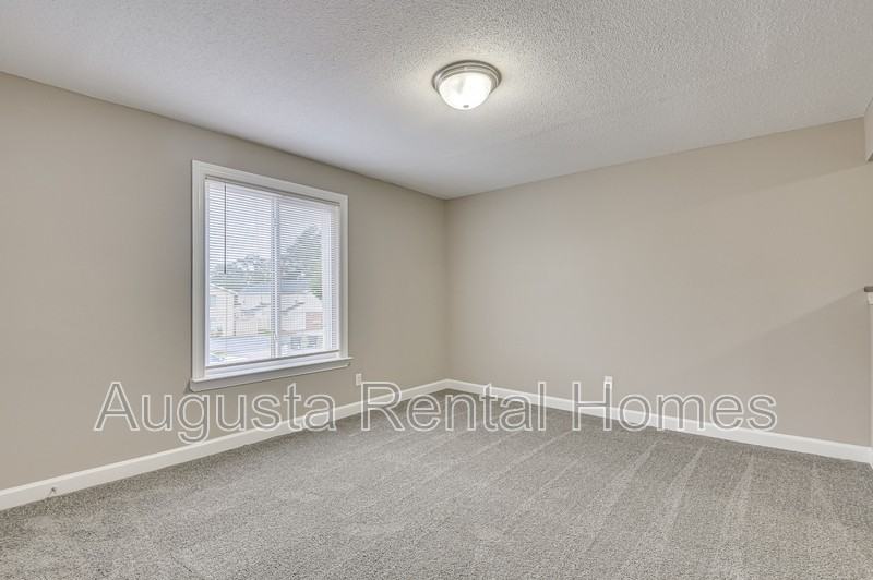 4008 - Photo 5 of 28