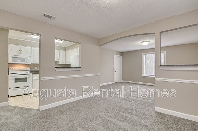 4008 - Photo 2 of 27