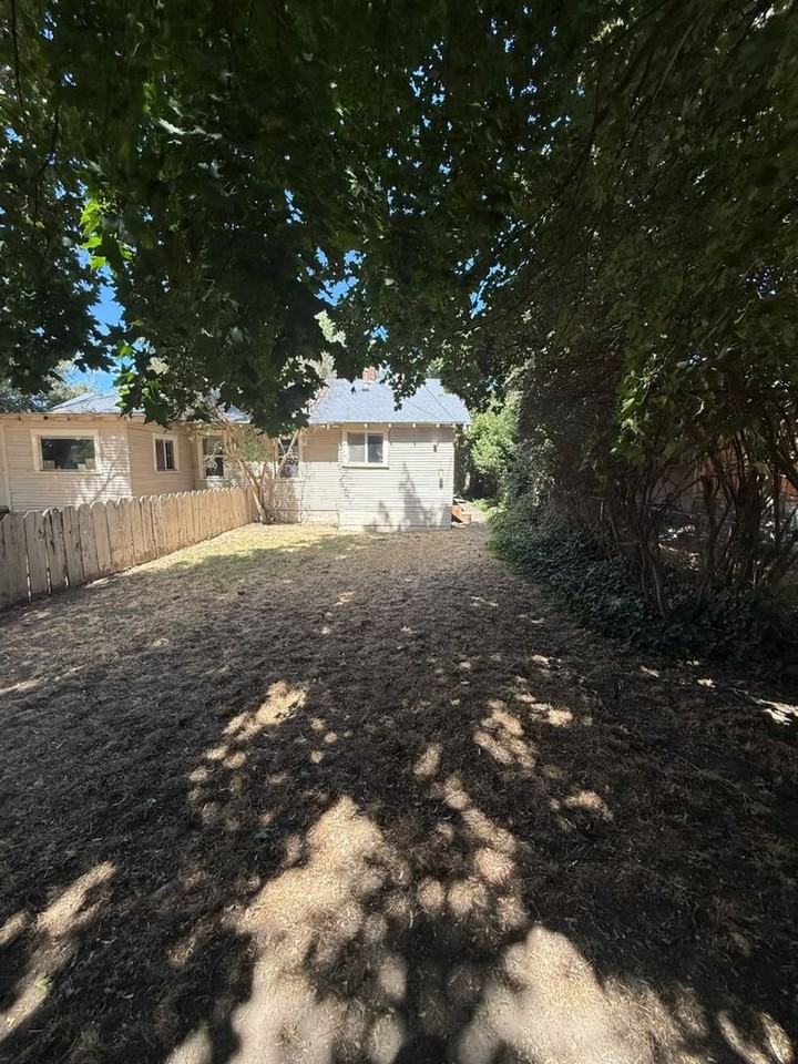2130 Vine Ave - Photo 2 of 10