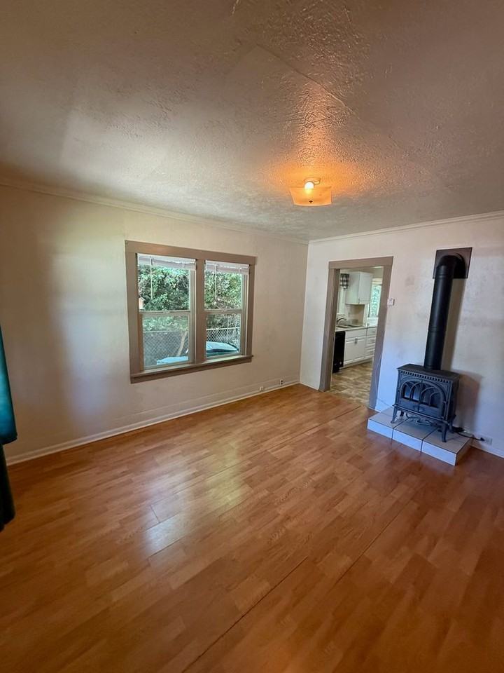 2130 Vine Ave - Photo 7 of 10