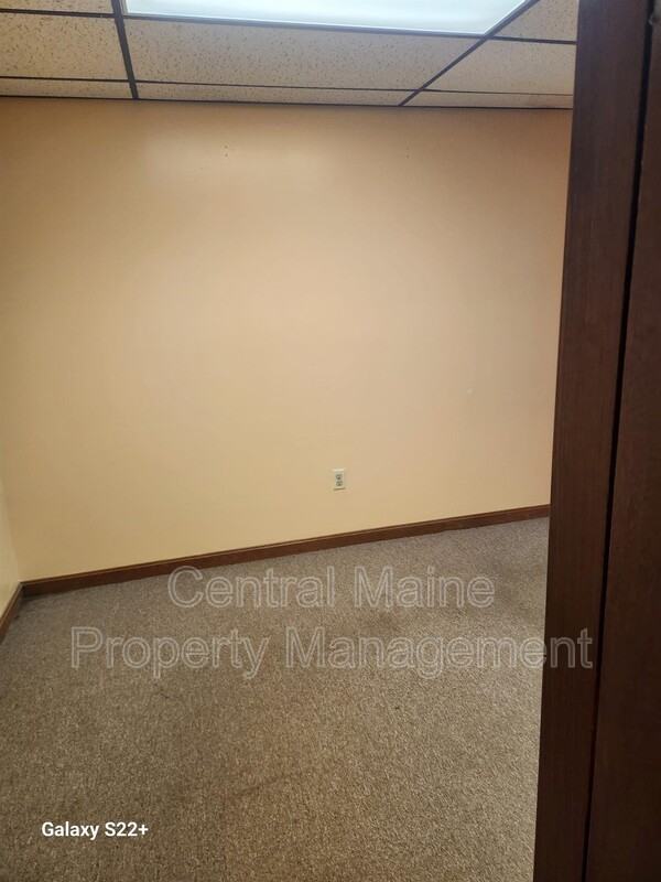 571 Sabattus St - Photo 3 of 7