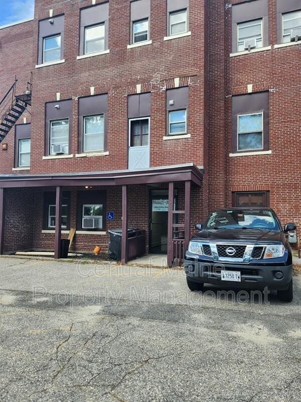 571 Sabattus St - Photo 6 of 7