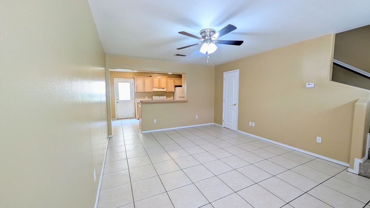 301 E New Hampshire St #4 - Photo 2 of 13