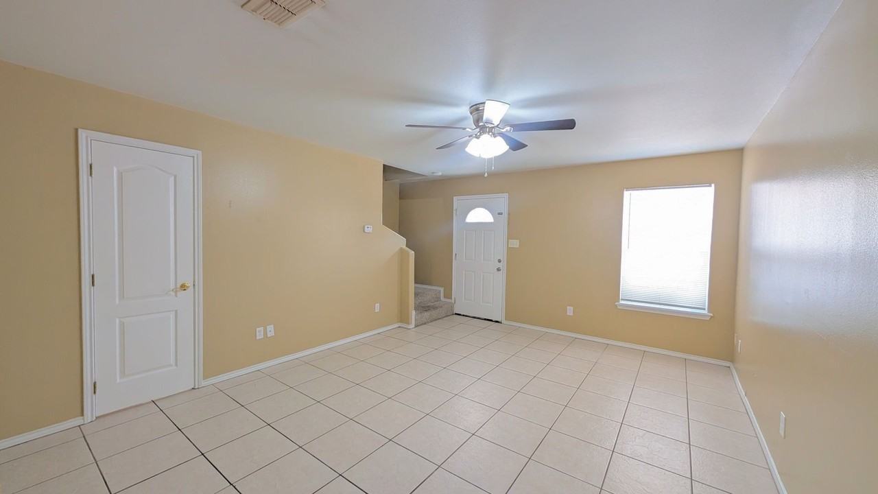 301 E New Hampshire St #4 - Photo 3 of 13