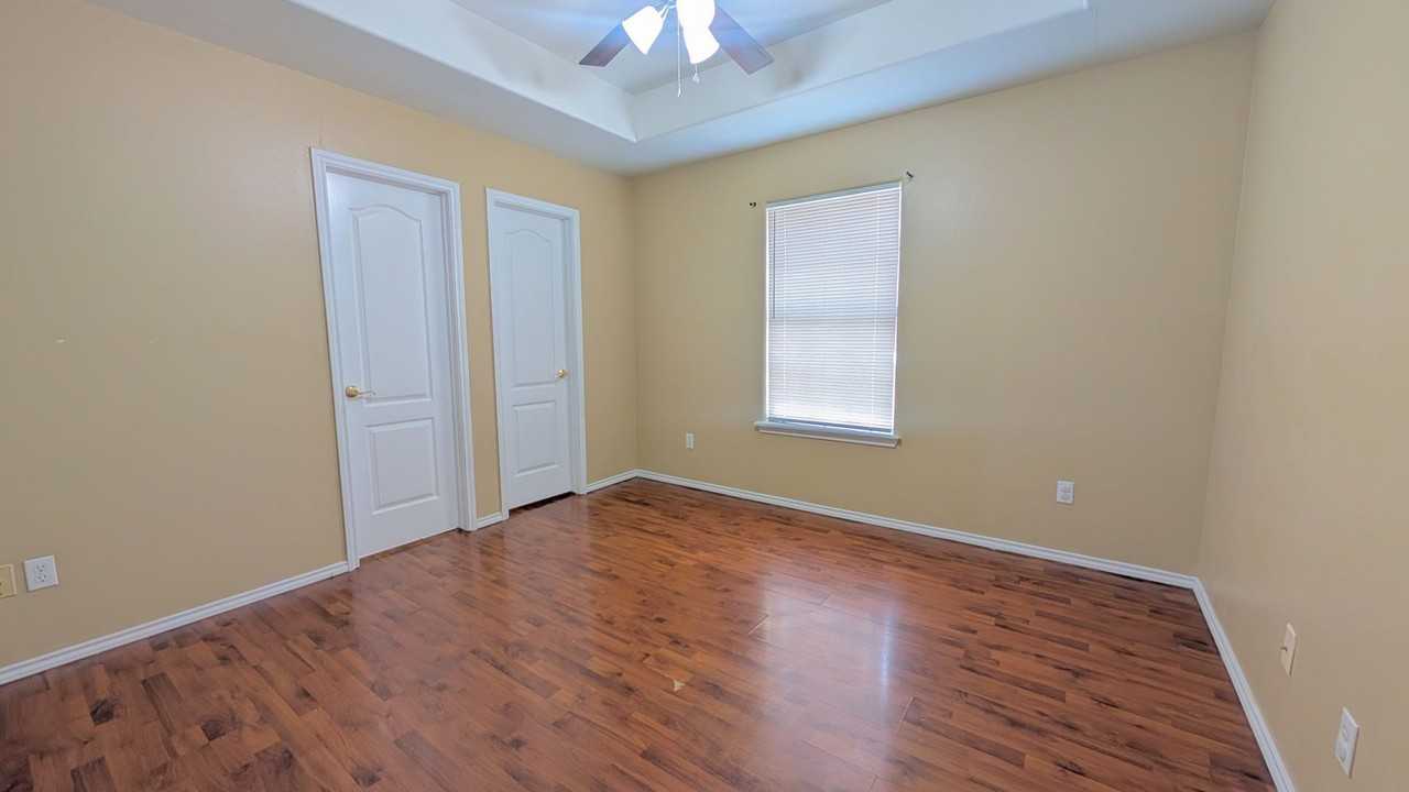 301 E New Hampshire St #4 - Photo 6 of 13