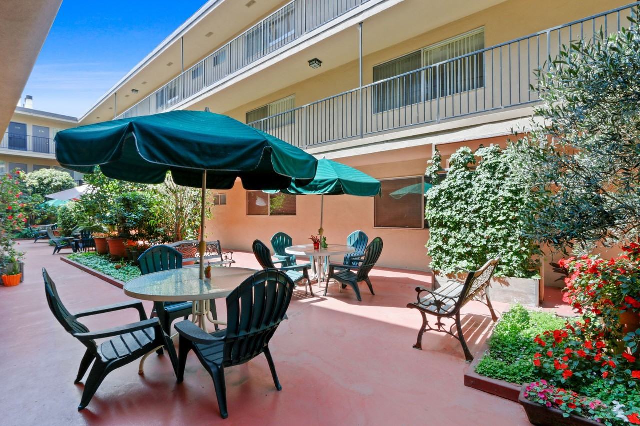 12246 Montana Ave. Across from Brentwood Golf Course! - Photo 2 of 3