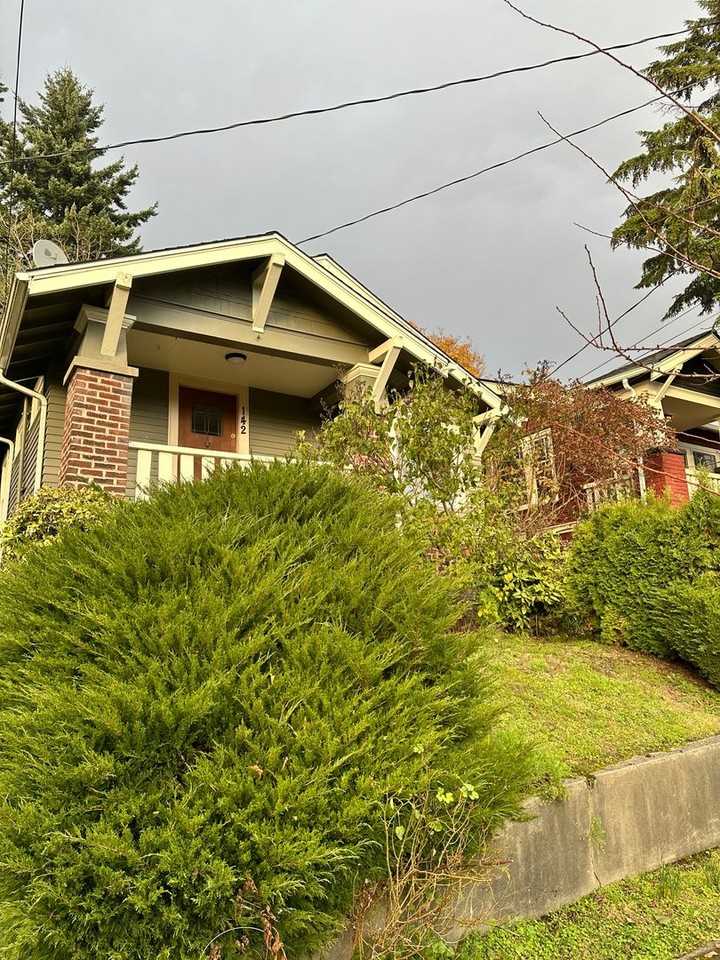 142 Ne 53rd St - Photo 2 of 24