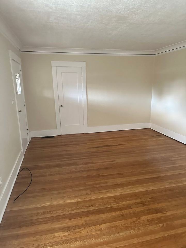142 Ne 53rd St - Photo 4 of 24