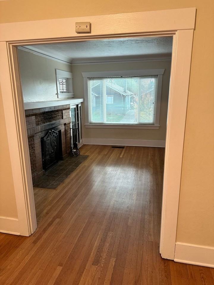 142 Ne 53rd St - Photo 5 of 24