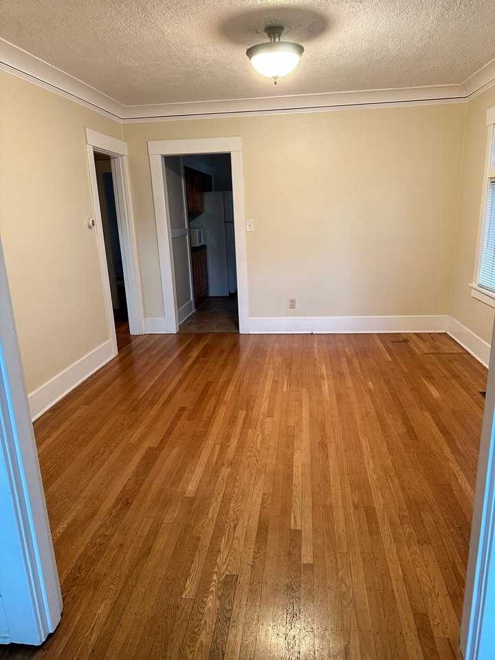 142 Ne 53rd St - Photo 6 of 24