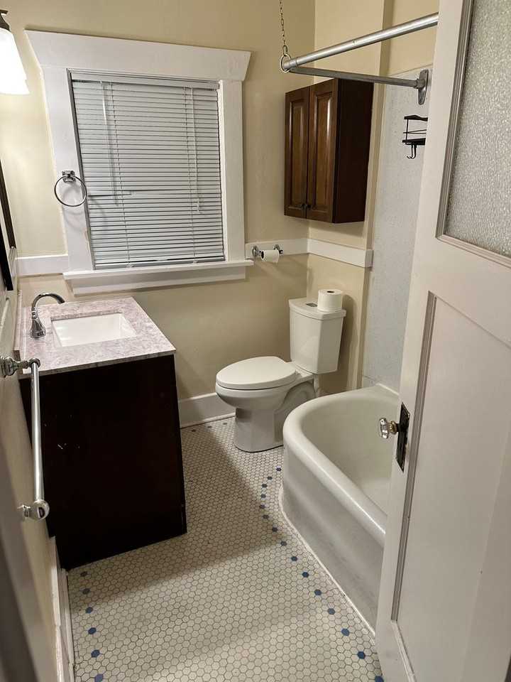 142 Ne 53rd St - Photo 7 of 24