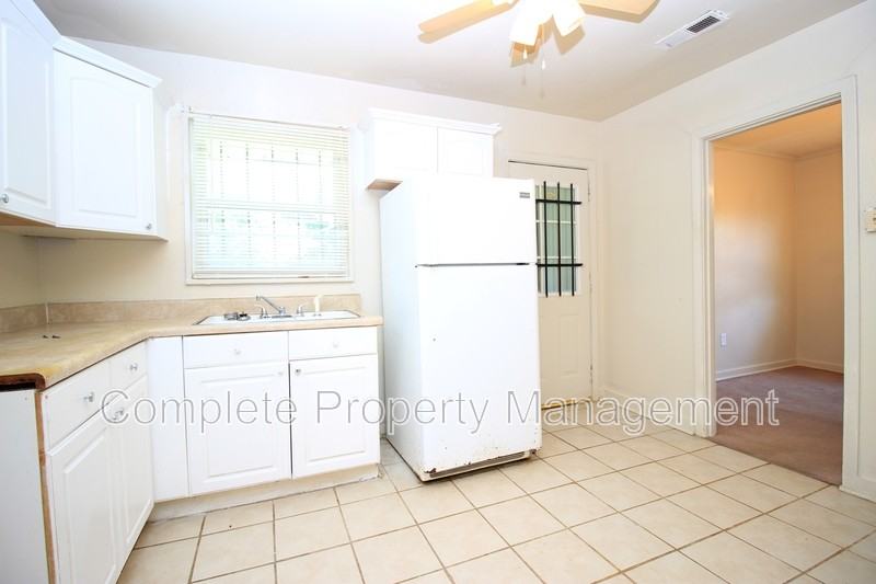 1240 Rayfield Dr - Photo 3 of 8