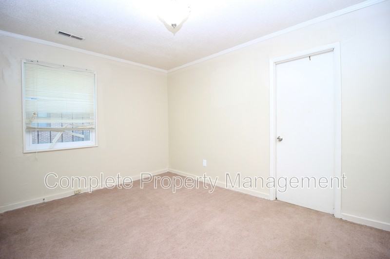 1240 Rayfield Dr - Photo 6 of 8