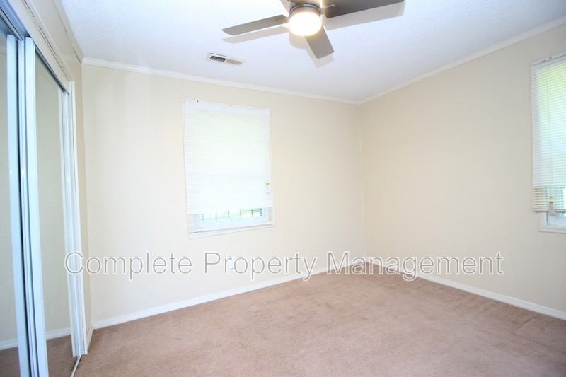 1240 Rayfield Dr - Photo 7 of 8