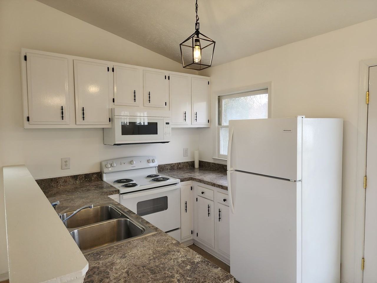 5506 Dendron Dr - Photo 3 of 16
