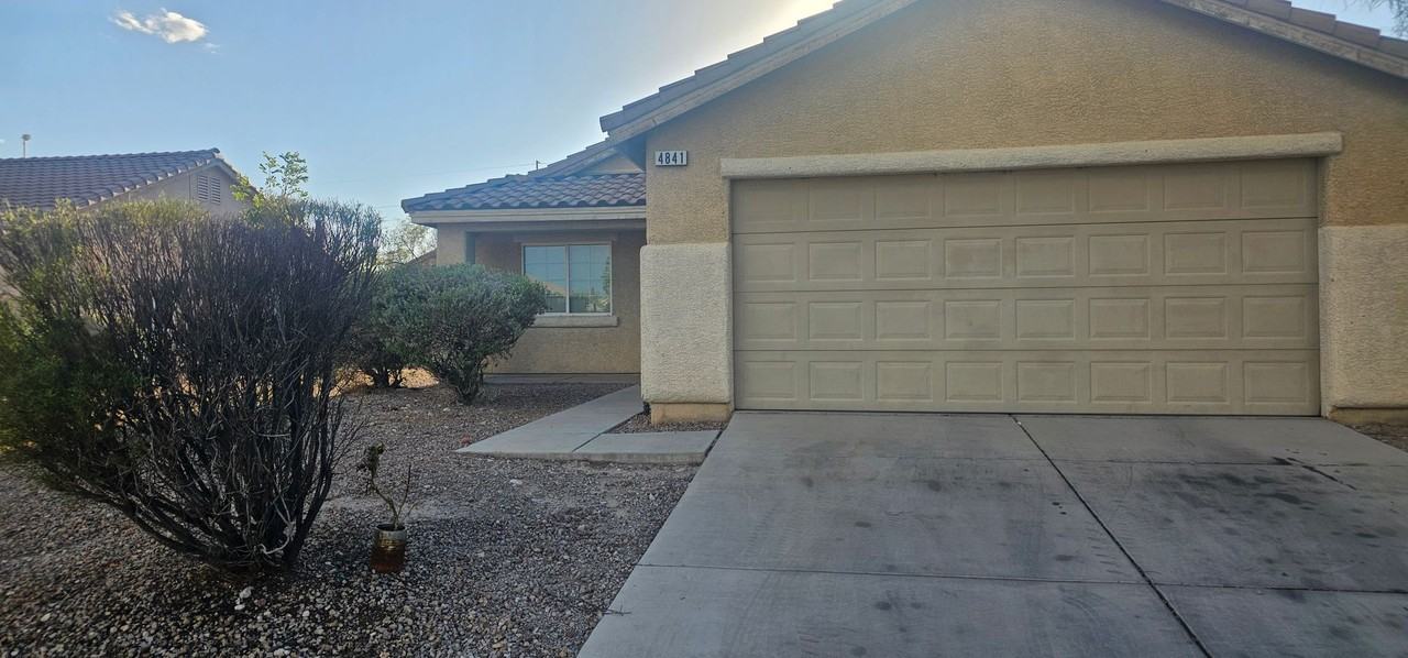 4841 Crystal Sword St - Photo 2 of 16