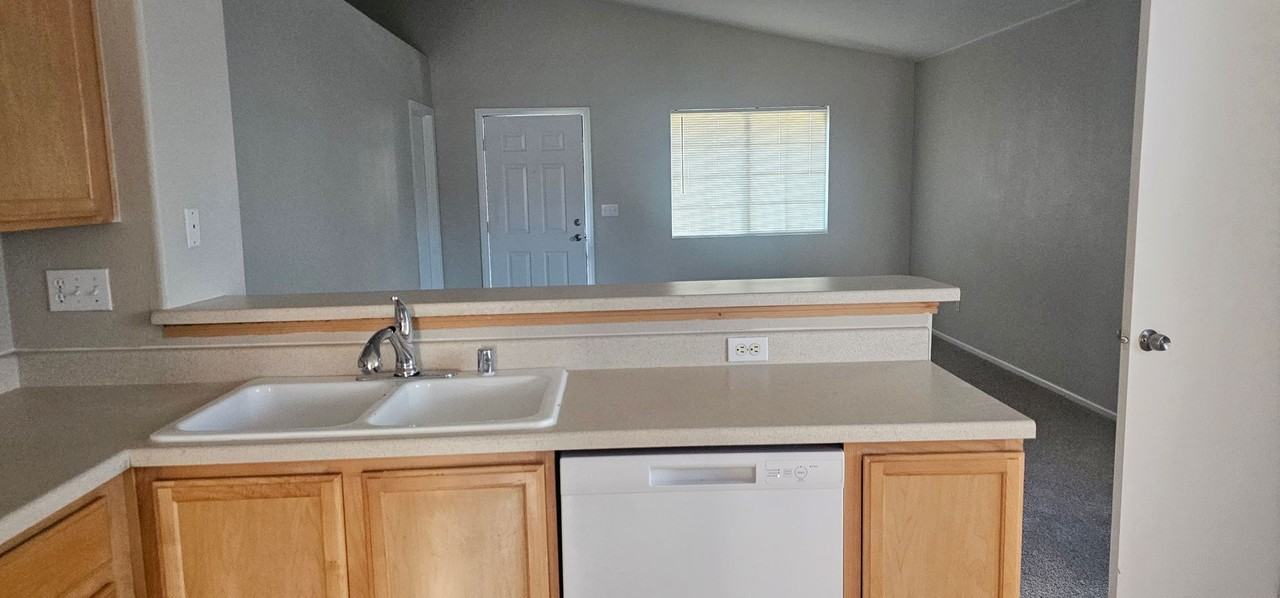 4841 Crystal Sword St - Photo 4 of 16