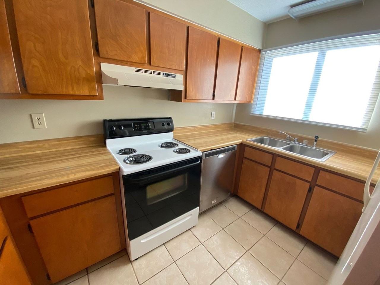 1538 Mulberry Ave - Photo 2 of 7
