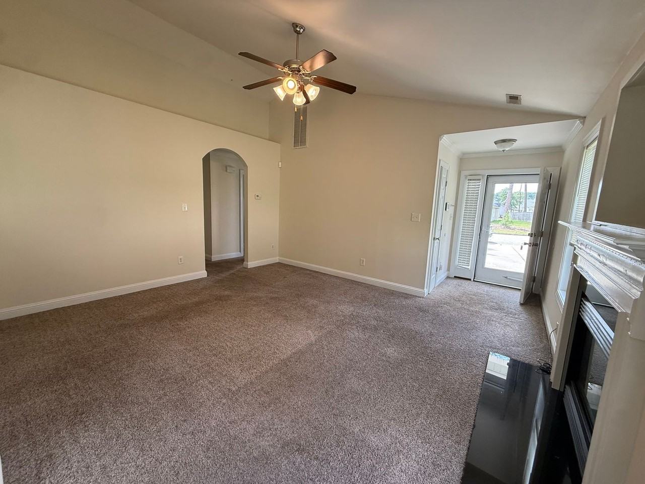 4015 Huntsmoor Ln - Photo 6 of 21